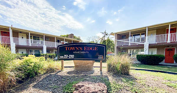 Town's Edge Apartments property